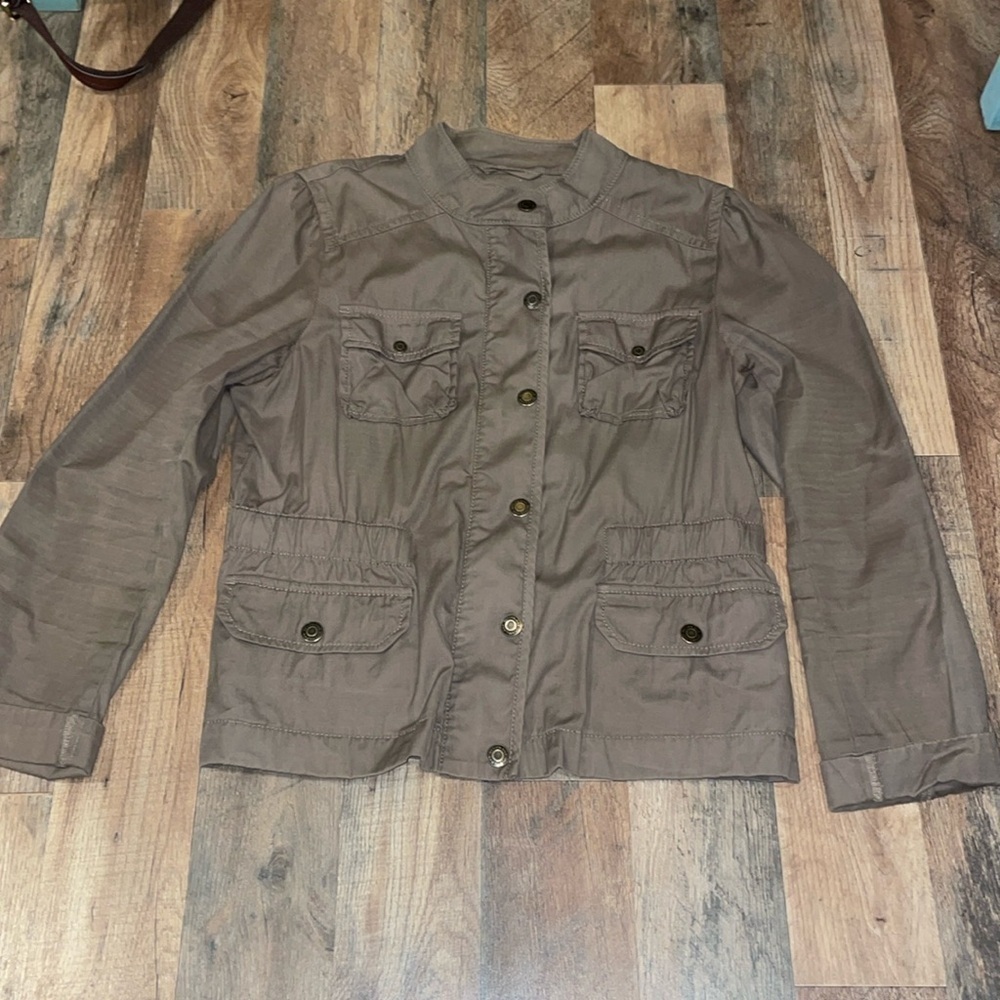 LOFT Utility Jacket. 100% Cotton. Zipper and snap closure. Size 8.